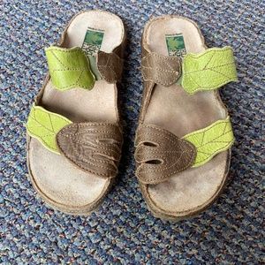 El Naturalista Sandals in Green and Brown Size 37
